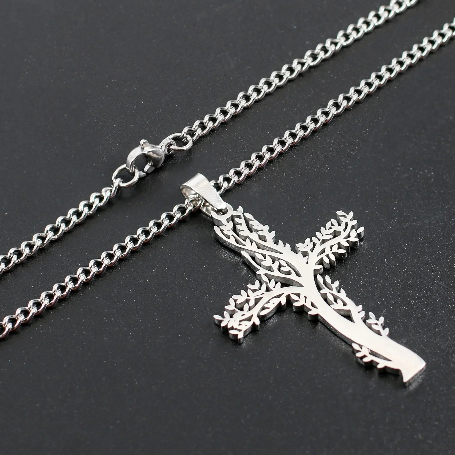 Collier Croix en Acier Inoxydable – Bijou Chrétien Homme & Femme | Design Spirituel - MonBerger